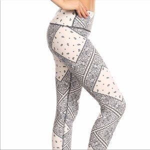 NWT Shosho White Black Bandanna SOFT Leggings SML